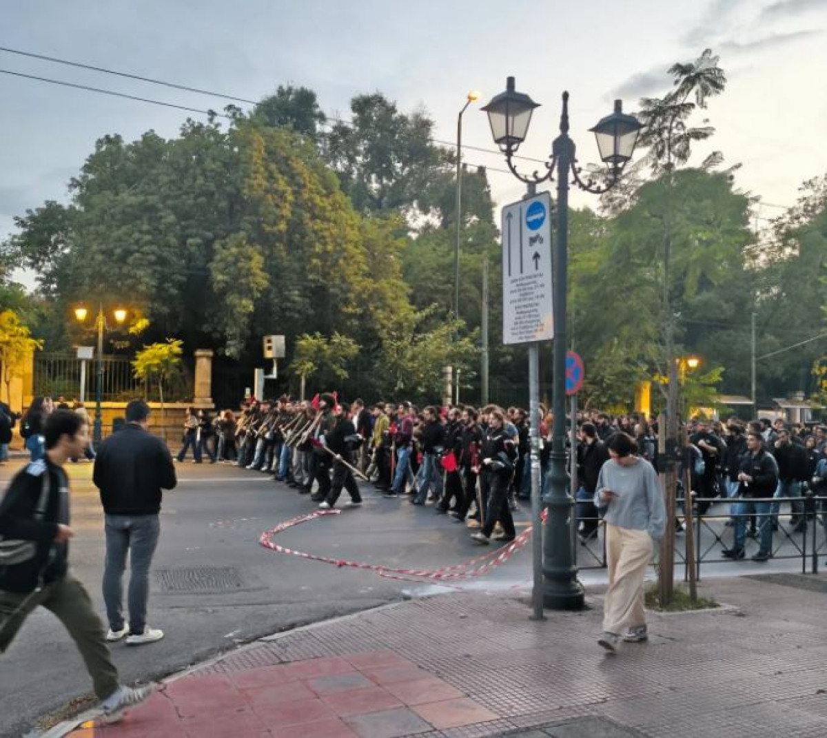 Ολοκληρώθηκε η πορεία για το Πολυτεχνείο – Αποκαταστάθηκε η κυκλοφορία στο κέντρο της Αθήνας