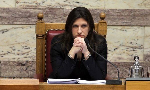 Δεν το κουνάει απ΄ την καρέκλα η Ζωή…