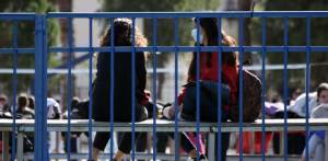 Πλέγμα προστασίας εκπαιδευτικών και γιατρών από τους αρνητές