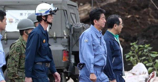 Ιαπωνία:42 οι νεκροί απ'το σεισμό-Ο Άμπε στο σημείο της καταστροφής