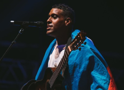 Γαλλία: Τραγουδιστής πέθανε επί σκηνής σε συναυλία στο Παρίσι
