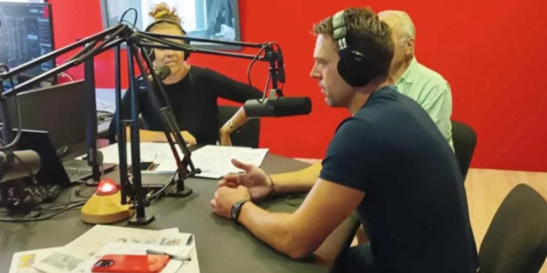 Η «Ώρα του Προέδρου»: DJ Kasselakis στο «Κόκκινο»