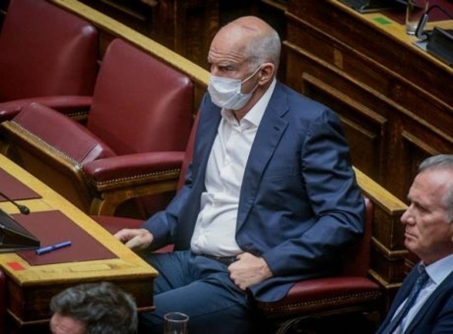 Ο Παπανδρέου επιμένει στο «λεφτά υπάρχουν»