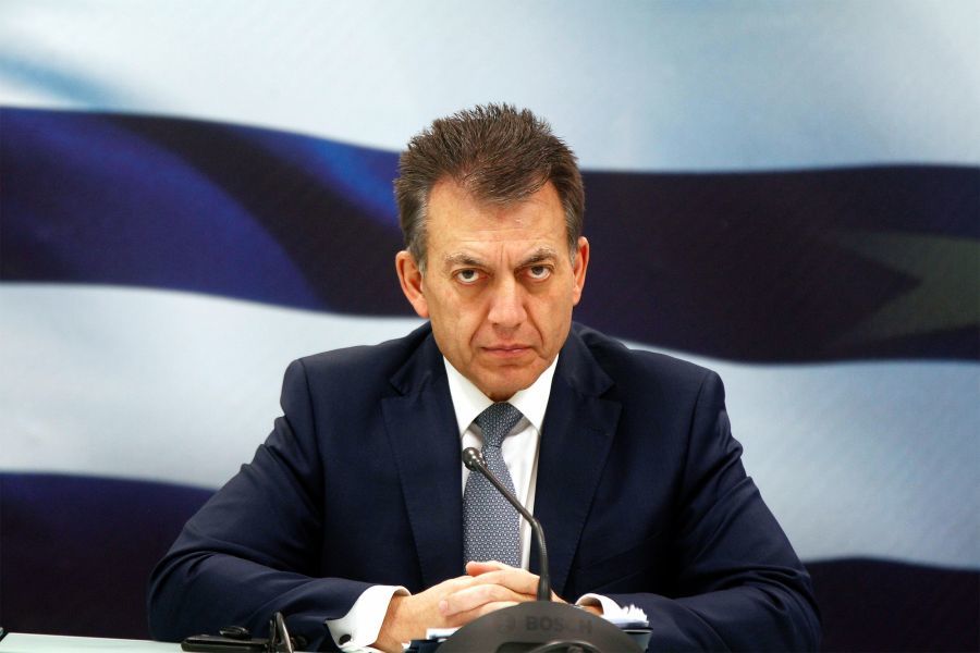 Ο Βρούτσης υπερασπίζεται τις αποφάσεις για το Δώρο Χριστουγέννων