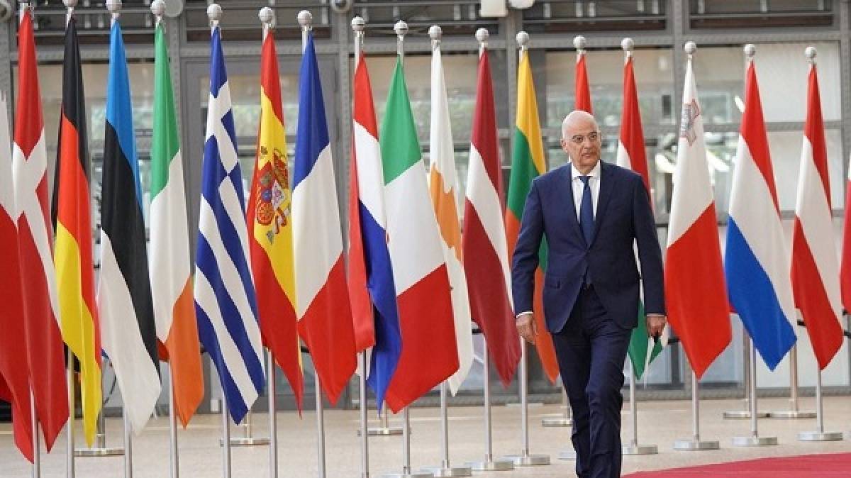 Επίσκεψη Δένδια στην Ουκρανία: Στο πλευρό των Ελλήνων ομογενών