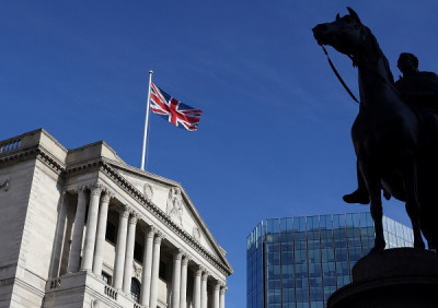 Τράπεζα της Αγγλίας: Αμετάβλητα επιτόκια, αλλά και σινιάλο για μειώσεις