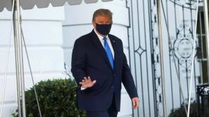 Οι επίσημες ανακοινώσεις και οι...διαρροές για την υγεία του Τραμπ