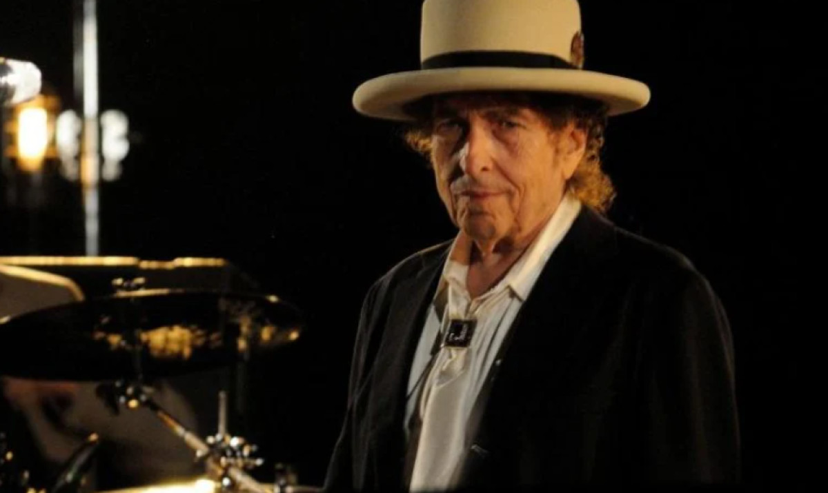 Bob Dylan: Απολογείται μετά την αποκάλυψη ότι χρησιμοποίησε μηχάνημα για να υπογράψει βιβλία του