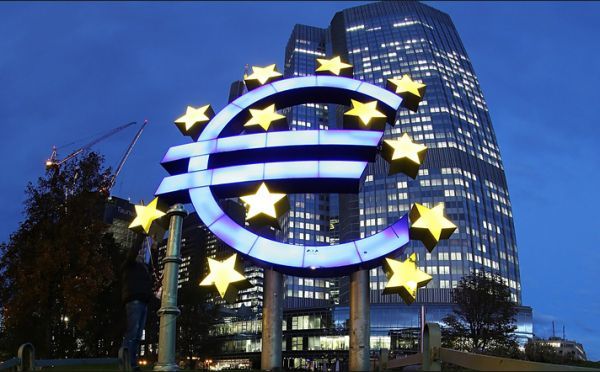 ΕΚΤ: &quot;Κρατάει στη ζωή&quot; τις ελληνικές τράπεζες