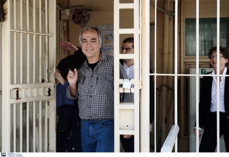 Βγήκε από τη φυλακή, με άδεια, ο Κουφοντίνας-«Υποδοχή» από αλληλέγγυους