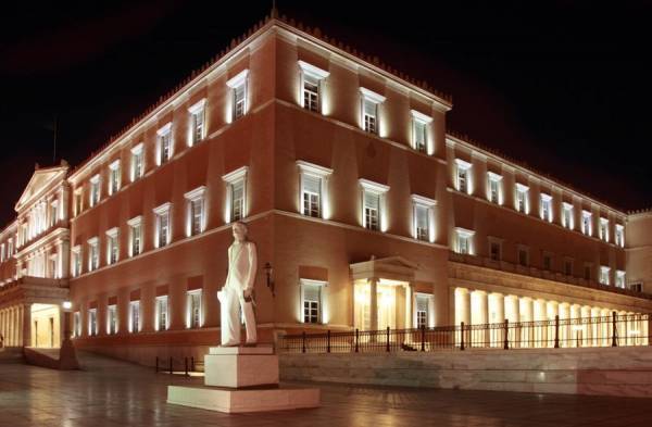 Πόσο ειδική στην απολιγνιτοποίηση είναι η διευθύντρια του γ.γ. της Βουλής;