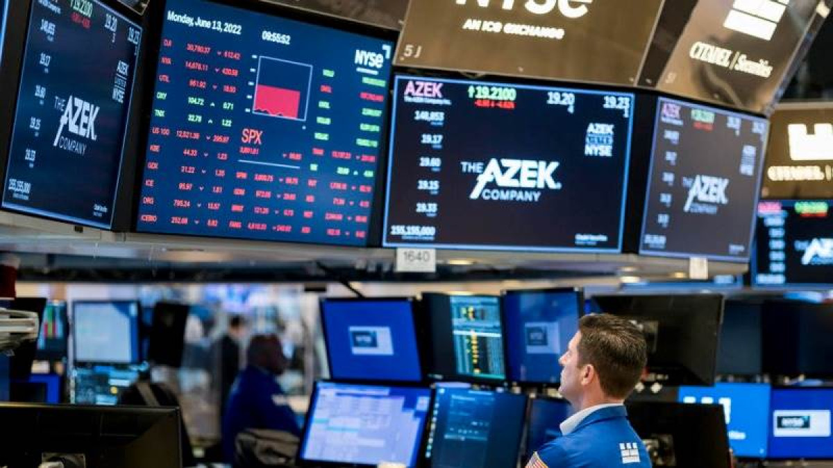 Στο «κόκκινο» η Wall Street με τα βλέμματα στη Fed