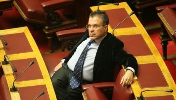 Πολιτική σύγκρουση για τις δηλώσεις Ντινόπουλου για χρηματισμό Κουβέλη (vid)