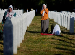 Βοσνία: Μεγάλες συγκεντρώσεις για την 30ή επέτειο της γενοκτονίας στη Σρεμπρένιτσα