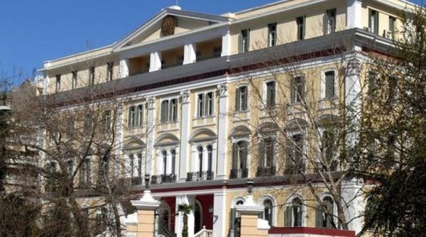 Κατάληψη στο υπουργείο Μακεδονίας - Θράκης από μέλη του ΠΑΜΕ