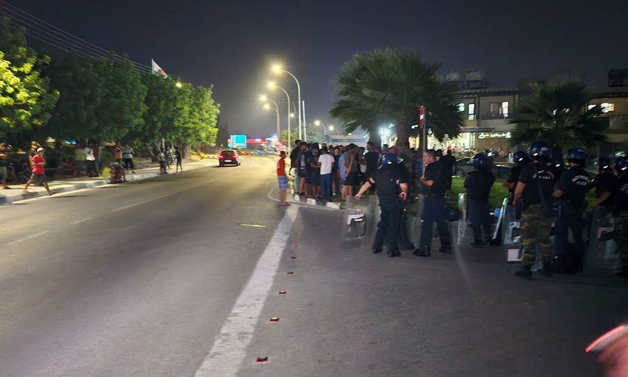 Κύπρος: Δεύτερη νύχτα ταραχών στην Χλώρακα- 21 συλλήψεις