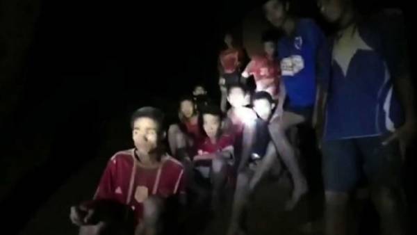 Ταϊλάνδη: Νεκρός ένας από τους διασώστες των 12 εγκλωβισμένων μαθητών