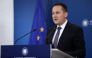 Πέτσας: Ενισχύουμε τους αδύναμους βάσει των δημοσιονομικών δεδομένων