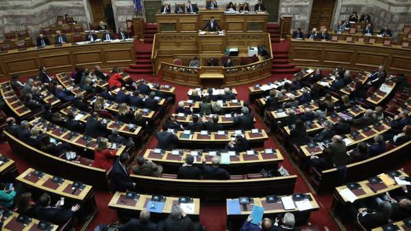 Αιτήματα ΣΥΡΙΖΑ-ΚΚΕ για ονομαστική ψηφοφορία για το νέο σχολείο
