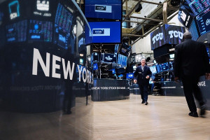 Wall Street: Ο φόβος των επιτοκίων διατηρεί το αρνητικό κλίμα
