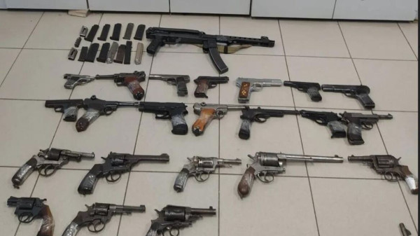 Στον Εισαγγελέα Πειραιά οι τέσσερις συλληφθέντες για όπλα και εκρηκτικά