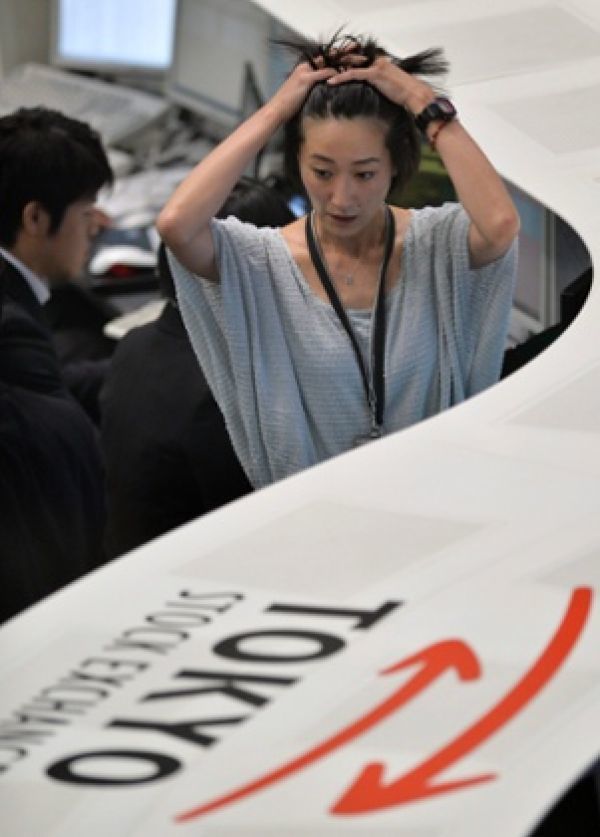 «Τρομάρα» στον Nikkei μετά από τις δηλώσεις Άμπε
