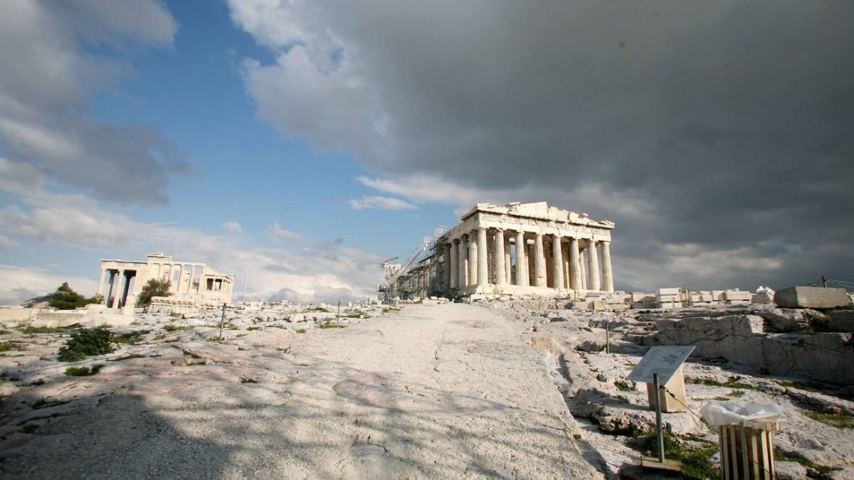 Ακρόπολη: Κεραυνός τραυμάτισε τέσσερις ανθρώπους