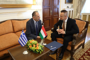 Συνάντηση Γεραπετρίτη-ΥΠΕΞ Ουγγαρίας: Ανάγκη αποκλιμάκωσης της κρίσης στη Μ. Ανατολή