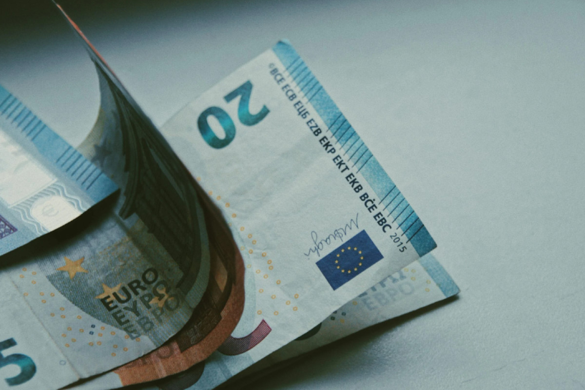 Δεύτερο χαμηλότερο στην ΕΕ το ελληνικό κατά κεφαλήν ΑΕΠ