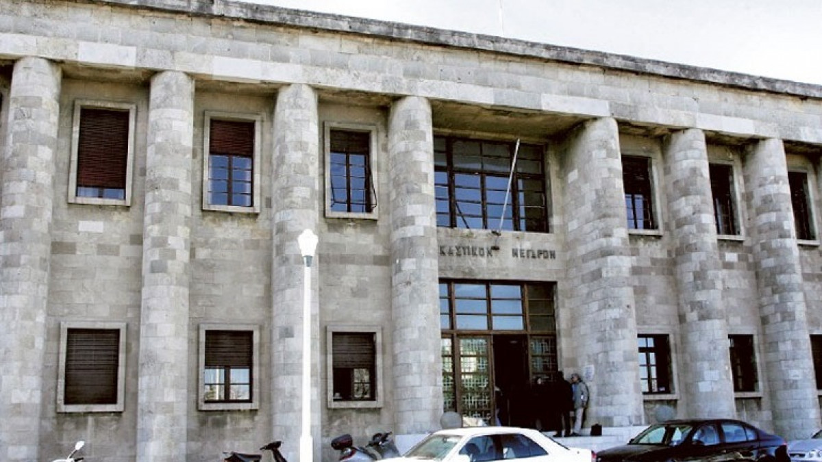 Ρόδος: Νονά κατηγορείται ότι κακοποιούσε σεξουαλικά τα βαφτιστήρια της