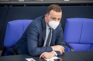 Γερμανία: Στα δικαστήρια το υπουργείο Υγείας για τις μάσκες