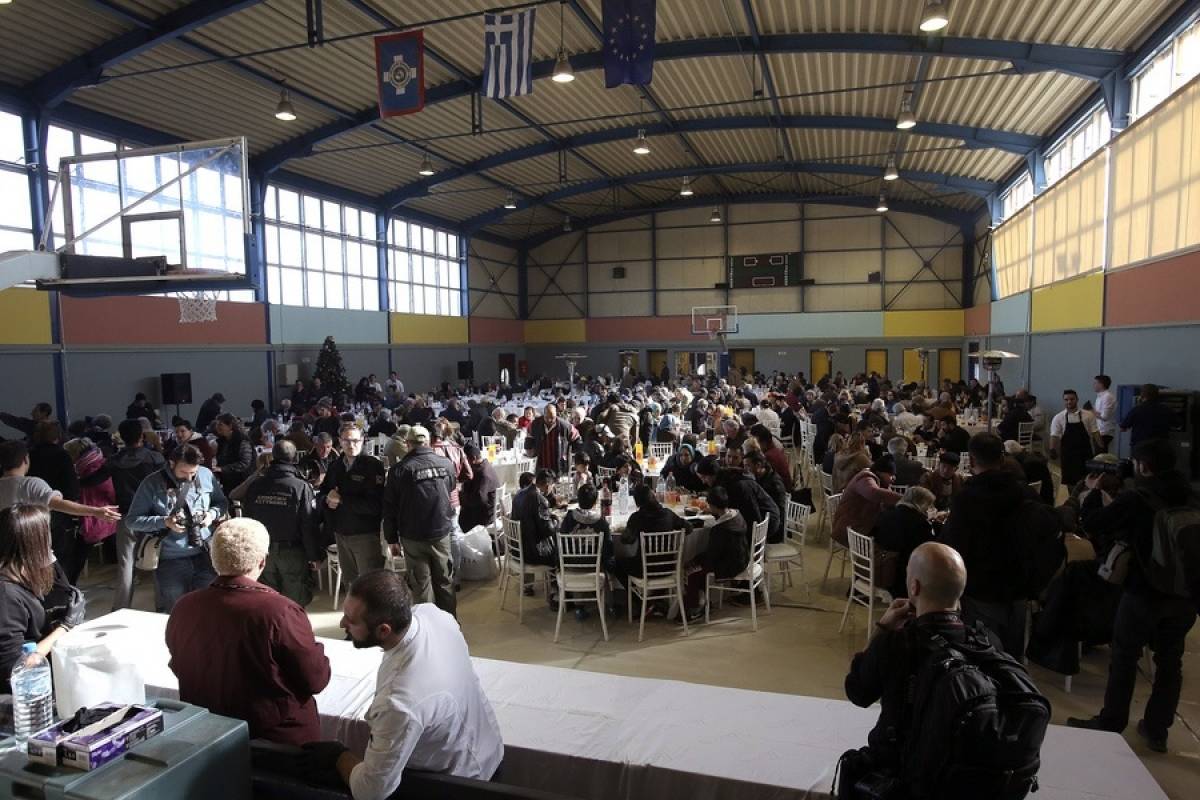 Πρωτοχρονιάτικο γεύμα σε άστεγους - άπορους από το Δήμο Αθηναίων