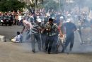 Παραμένουν στους δρόμους οι Αιγύπτιοι - Ένταση, βία και συγκρούσεις
