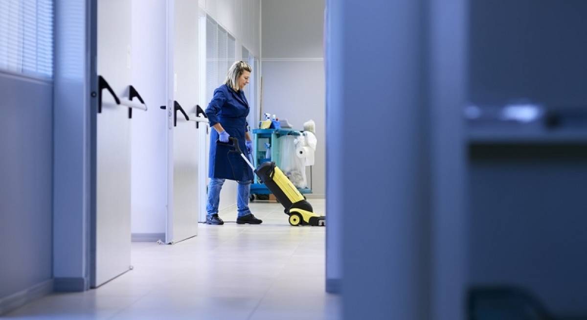 Παράταση των συμβάσεων εξετάζει το υπ. Υγείας για τις καθαρίστριες