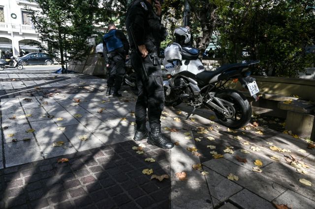 Ληστές χαράκωσαν 17χρονο στο Κολωνάκι