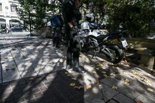 Ληστές χαράκωσαν 17χρονο στο Κολωνάκι