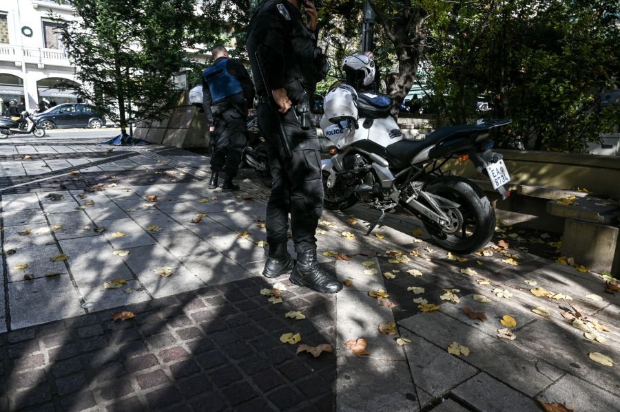 Ληστές χαράκωσαν 17χρονο στο Κολωνάκι