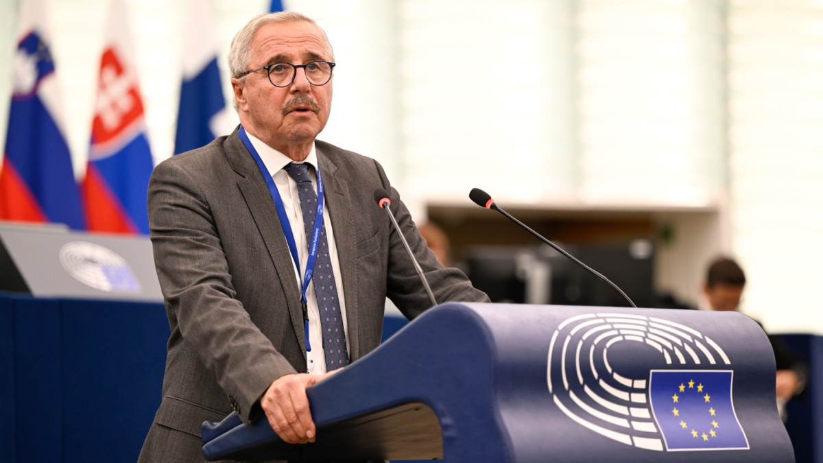 Μανιάτης στην Κομισιόν για τα βιολογικά προγράμματα: Η κυβέρνηση τιμωρεί τους συνεπείς παραγωγούς