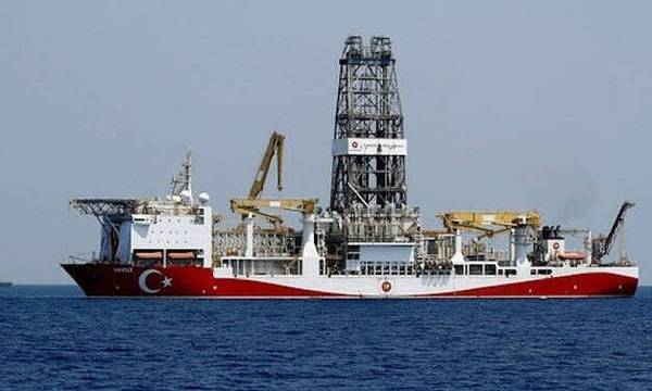 DW: Δεν πτοεί τα τουρκικά τρυπάνια ο κορονοϊός