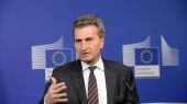 Κομισιόν: Έμμεση αμφισβήτηση της διαδικασίας αδειοδότησης ΜΜΕ