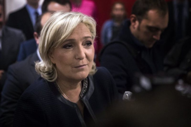 Λε Πεν: Οι τράπεζες δεν θα εγκαταλείψουν τη Γαλλία αν φύγουμε απ'το ευρώ