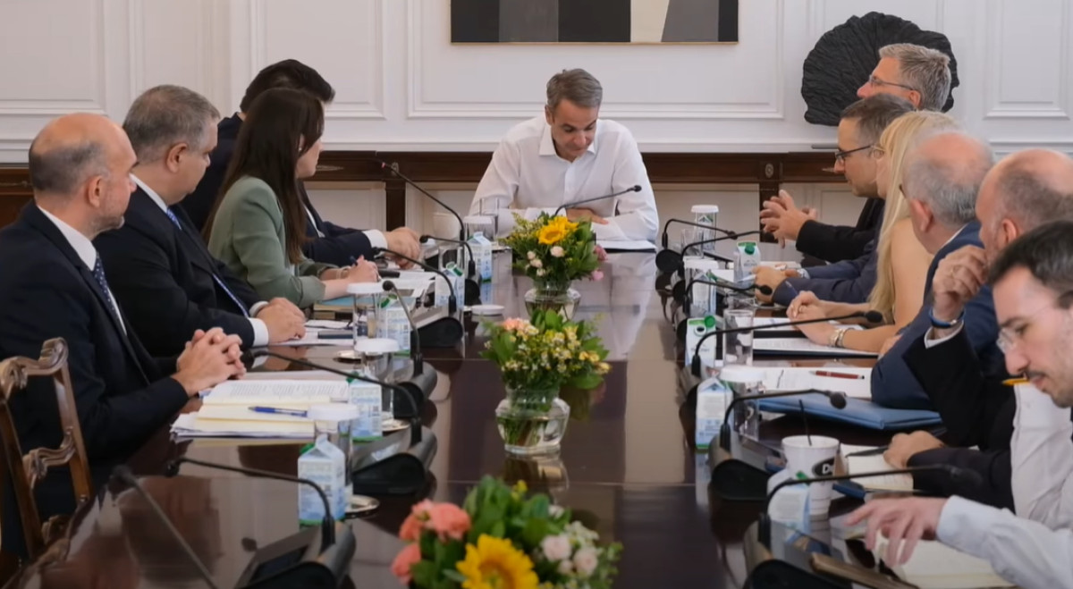 Μητσοτάκης: «Ώρα για σημαντικό βήμα μπροστά» – Νέο νομοσχέδιο για αυστηρότερο και ταχύτερο πειθαρχικό δίκαιο στο Δημόσιο