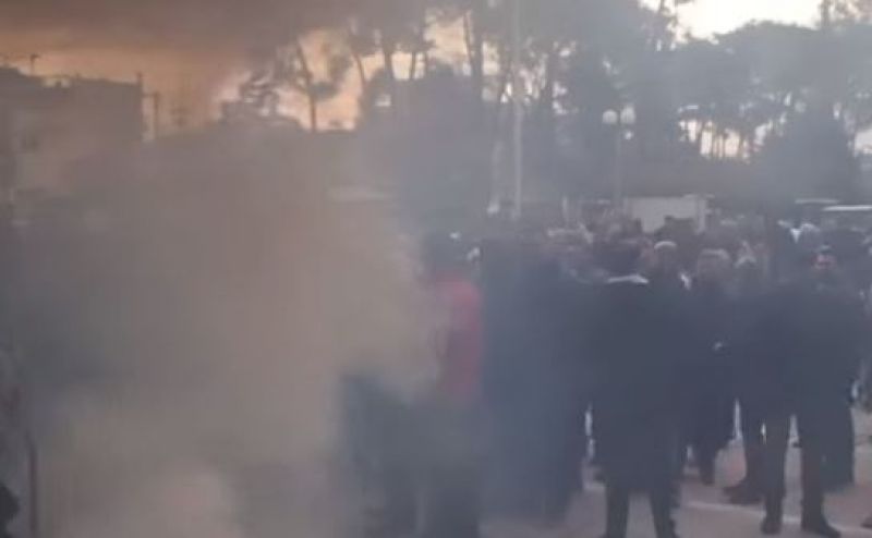 Κομοτηνή: 2.000 αγρότες κρατούν… όμηρο τον υπουργό Αγροτικής Ανάπτυξης (βίντεο)
