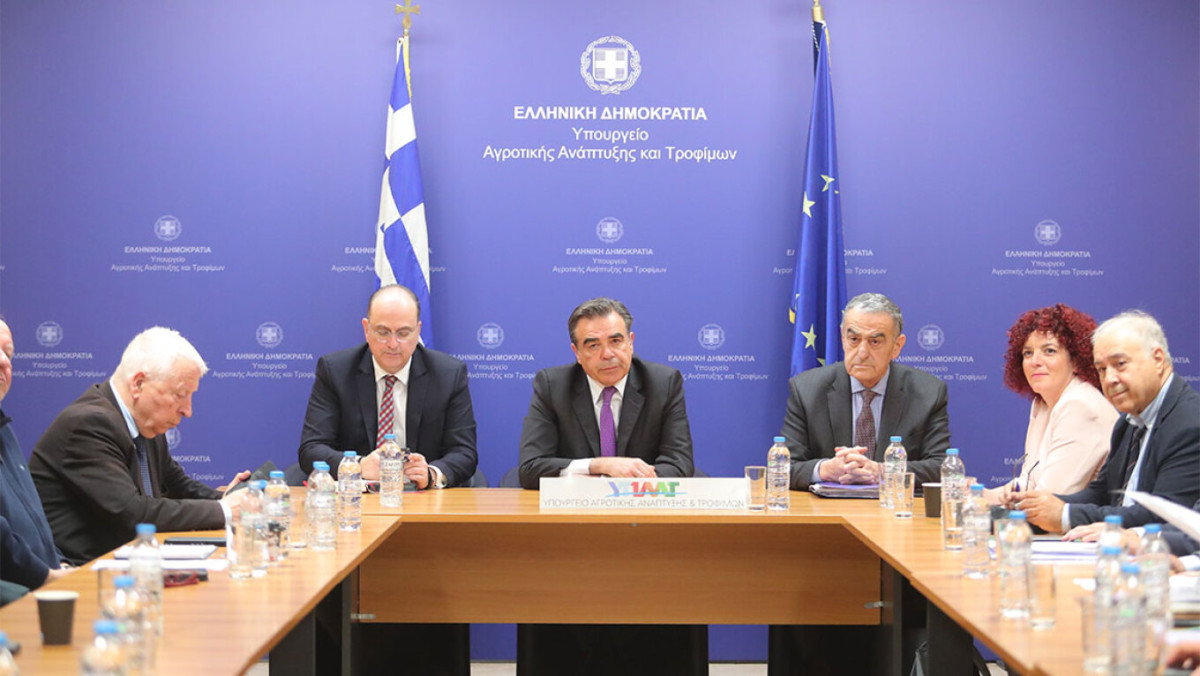 ΥΠΑΑΤ: Σχέδιο μερικής άρσης της απαγόρευσης διακίνησης τυριού από τη Λέσβο