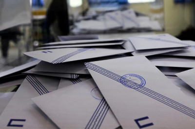Δημοσκόπηση: Η διαφορά ΝΔ-ΣΥΡΙΖΑ και τα κριτήρια επιλογής κόμματος