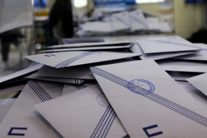Δημοσκόπηση: Η διαφορά ΝΔ-ΣΥΡΙΖΑ και τα κριτήρια επιλογής κόμματος