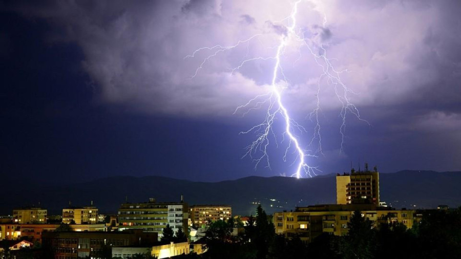Κακοκαιρία: Πάνω από 100.000 κεραυνοί έπεσαν μέσα σε λίγη ώρα - Πού ισχύει Red Code