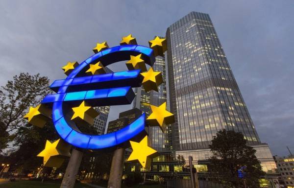 ΕΚΤ: Αμετάβλητα τα επιτόκια - Αύξηση του QE αν χρειαστεί