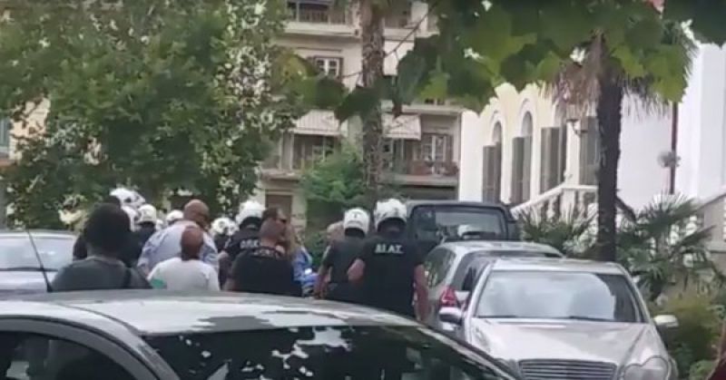 Εισβολή αντεξουσιαστών στο υπ. Μακεδονίας-Θράκης