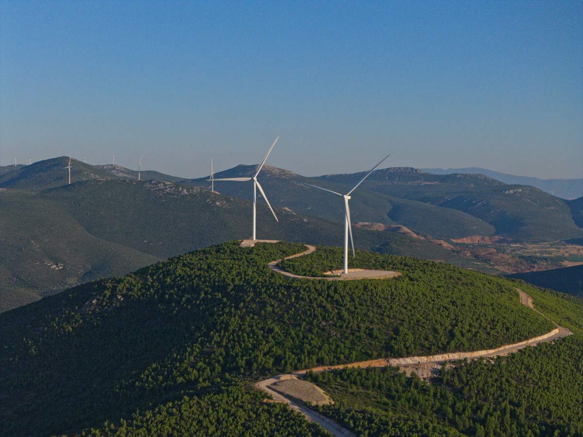 FARIA Renewables: Νέα συνεργασία με τη ΣΙΔΕΝΟΡ για την πράσινη ενέργεια του αιολικού πάρκου «Αίολος Λάρυμνα»